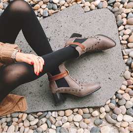 秋冬季新款朋克短靴女尖头柳丁中跟粗跟帅气马丁靴