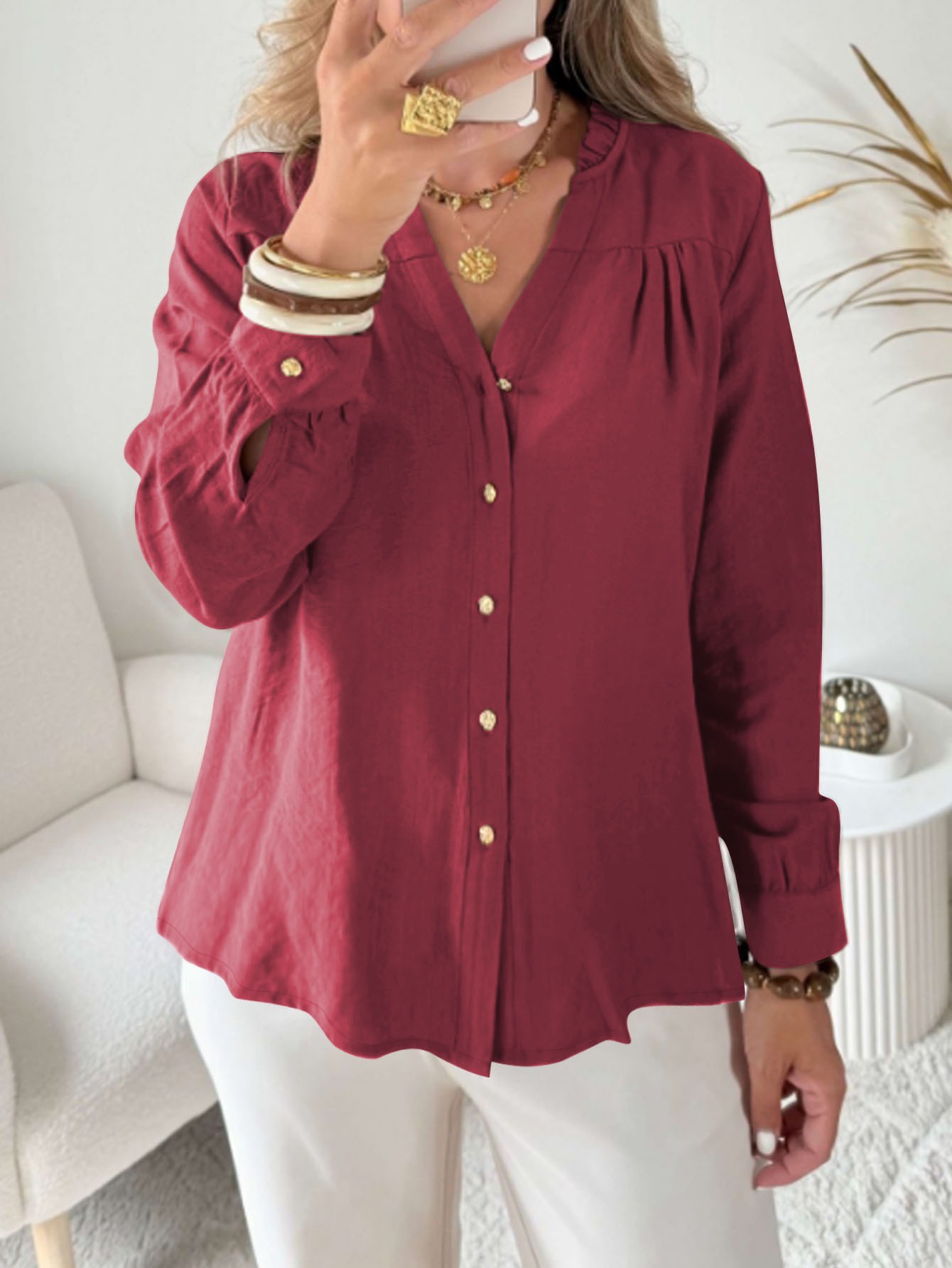 Dam blus i plus size med volangkrage och blommig spets_voghion.com