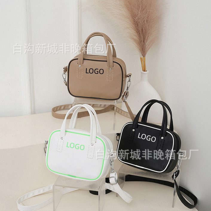 Simple and Versatile Small Square Handbag Made of Pu Leather for Women, Fashionable Crossbody Bag for Going Out, Trendy Niche Design Shoulder Bag Simple and Versatile Small Square Handbag Made of Pu Leather for Women, Fashionable Crossbody Bag for Going Out, Trendy Niche Design Shoulder Bag
