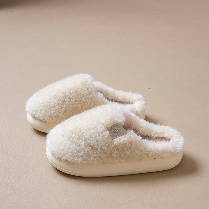 Zapatillas de algodón para mujeres otoño e invierno de peluche 2025 nuevos zapatos para el hogar de interiores con peluche grueso de suela suave de algodón para hombres