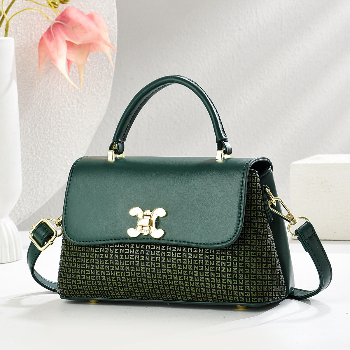 2025 nuevo bolso de mensajero de gran capacidad de estilo perezoso de moda simple y versátil, hombro ligero de moda image 8