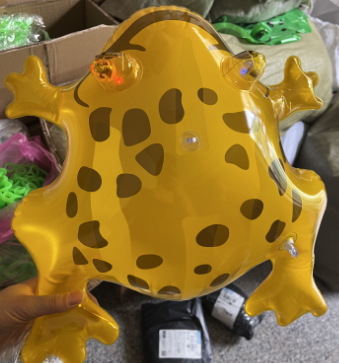 황금 수영 개구리