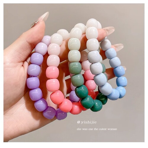 Girls play with bracelets, best friends play with beads, hand-made bracelets with bodhi girls, loose beads for elementary school students, bead bracelets