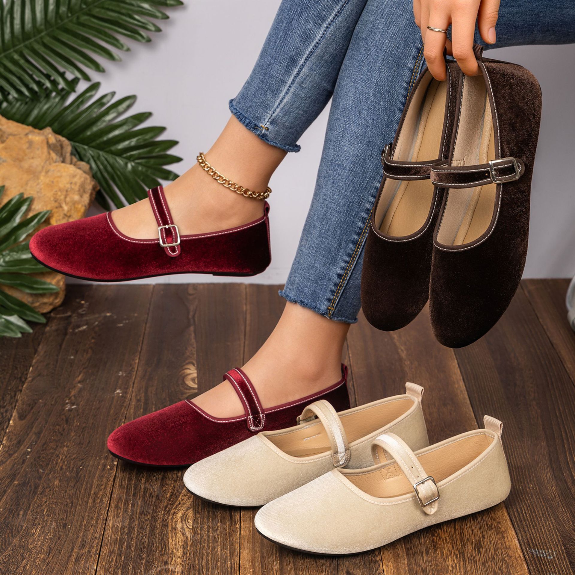 Viejos zapatos de tela de Beijing para mujeres transfronterizas nuevos zapatos de madre con botón suave zapatos de baile zapatos de trabajo de tamaño grande transpirables zapatos simples