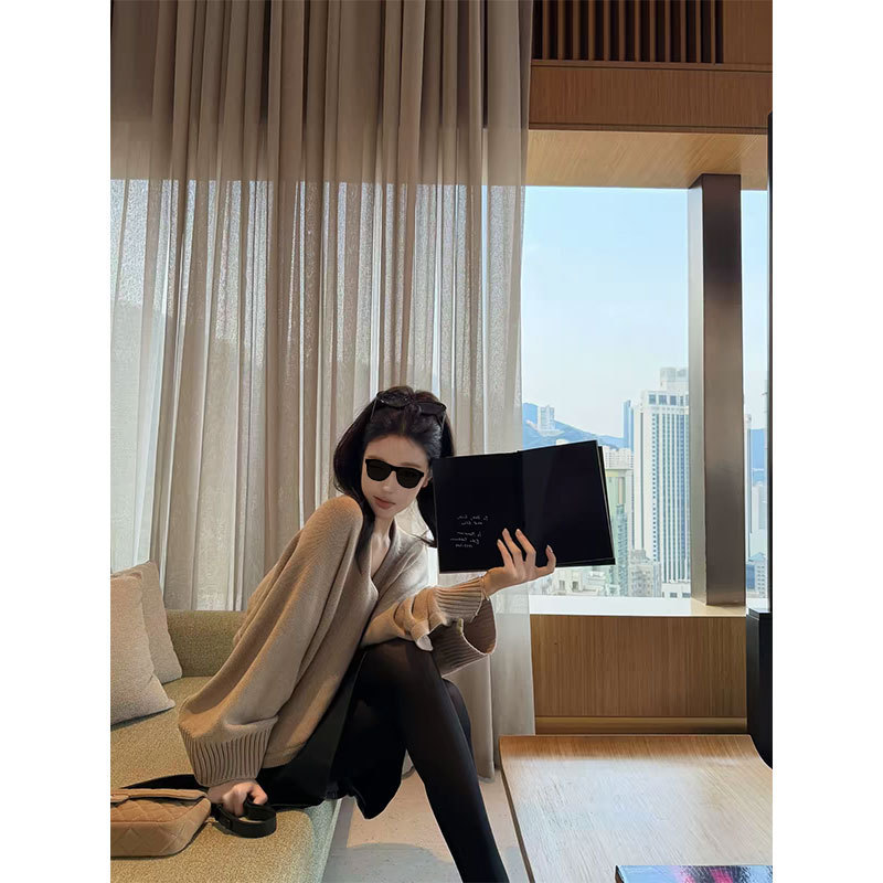 woppei Old Money Style V-Neck Wool Knit Sweater for Women, Early Autumn, Wide Sleeves, Drop Shoulder, Loose Fit, Relaxed and Elegant