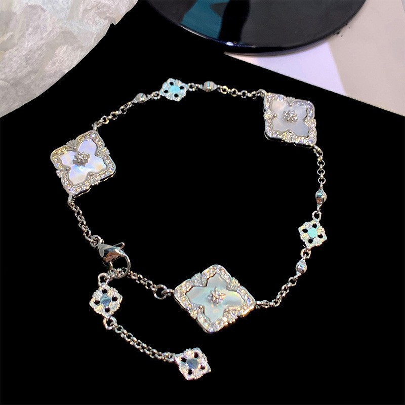 Pulsera de flores de metal transfronteriza europea y americana, nicho femenino, sentido de alta gama, pulsera simple y versátil, accesorios de joyería de lujo ligeros de moda