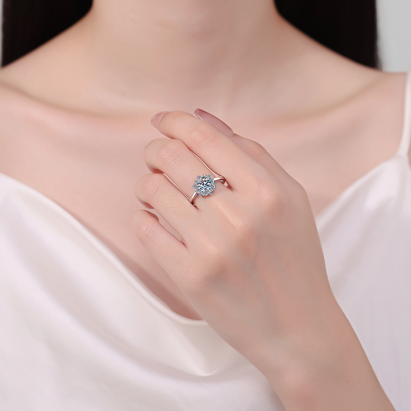 Anillo Xindeyi S925 de plata de ley con moissanita y diseño de girasol clásico de seis puntas para mujer. Joyería elegante de alta gama._voghion.com