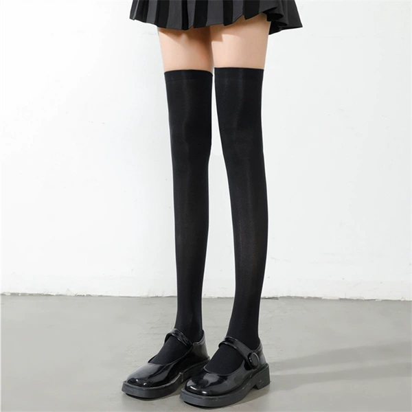 Black velvet swan, tights