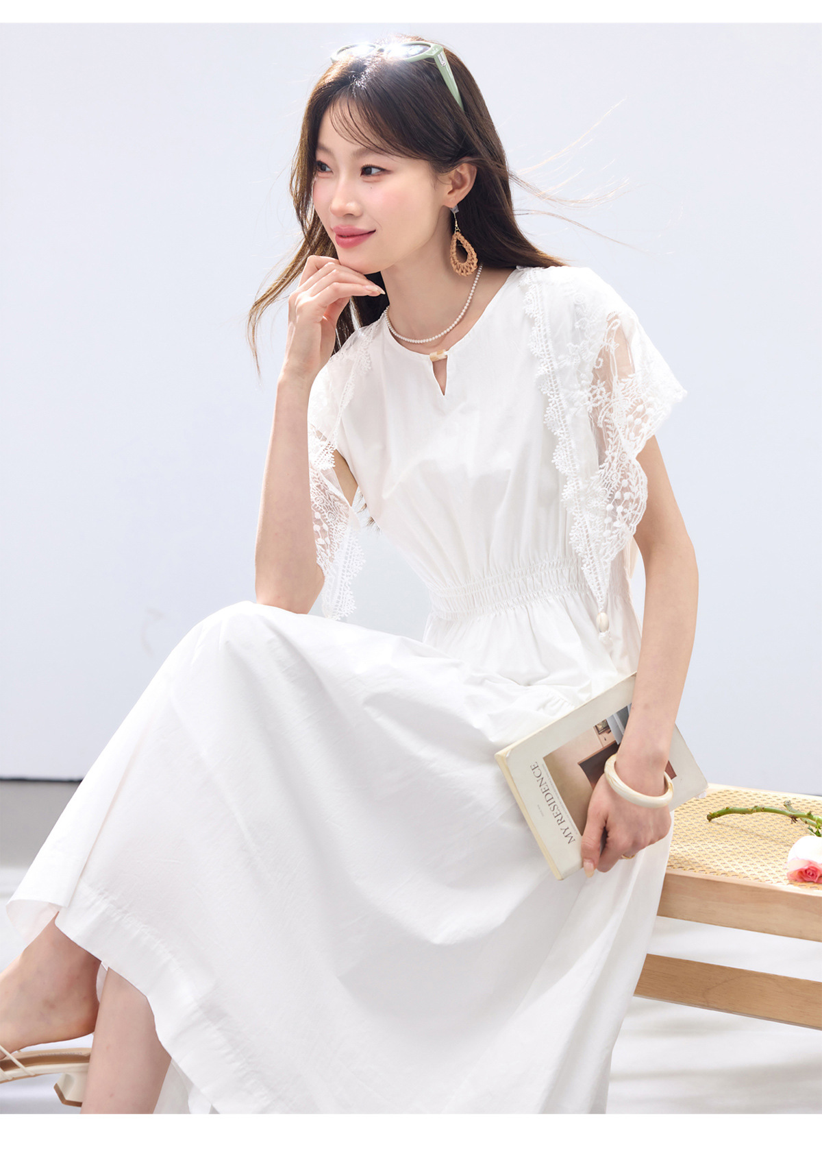 Đầm suông midi tay ngắn A chữ, kèm khăn choàng ren, dáng suông che khuyết điểm — màu trắng, màu vàng chi tiết 15