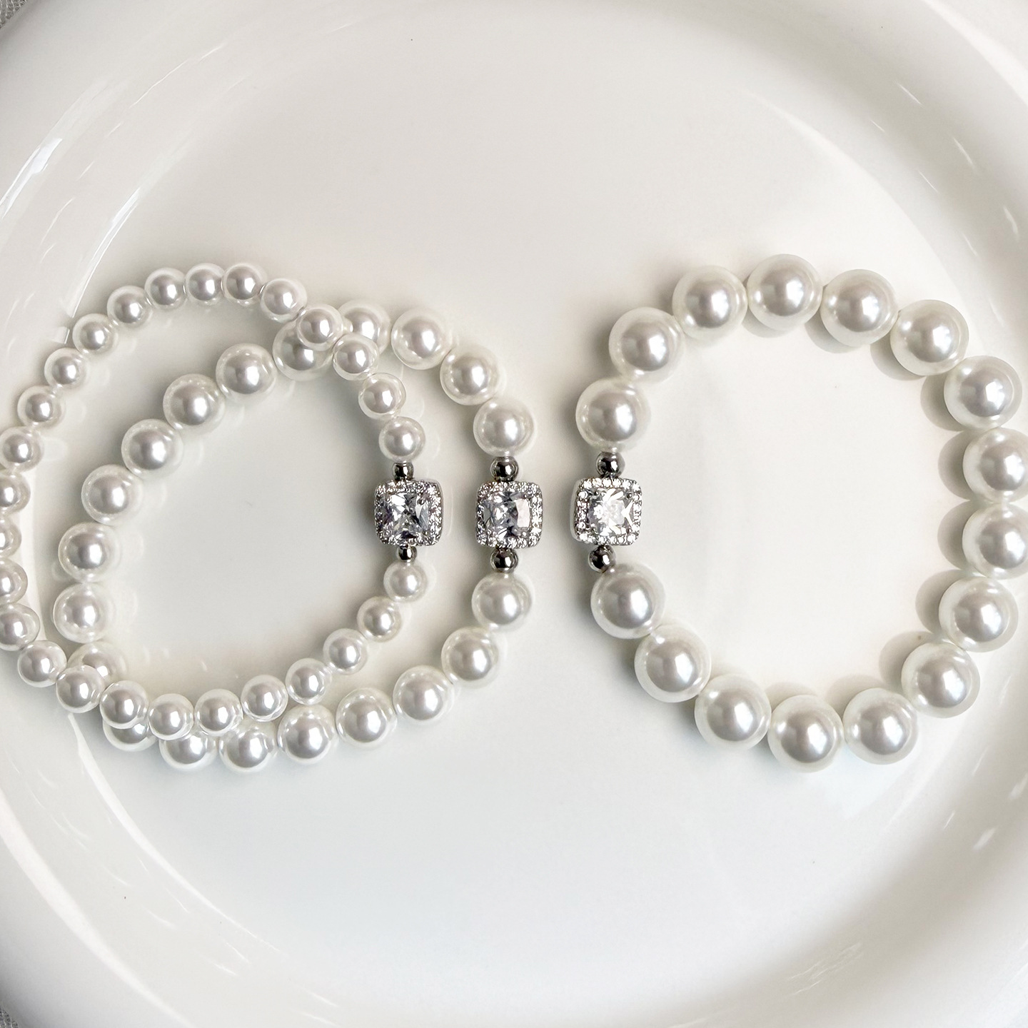Shiny nail sequins with zircon pearl