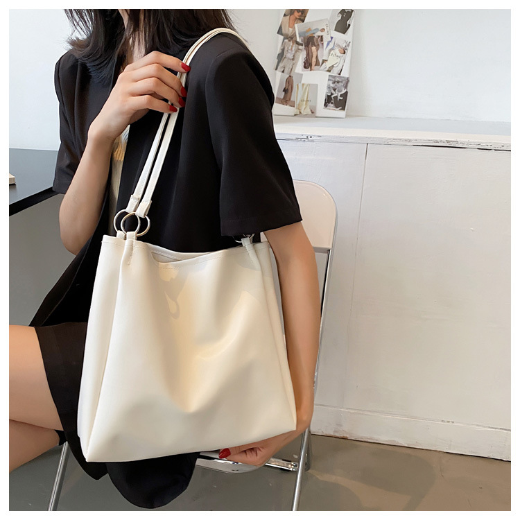 Korean Style Simple Solid Color Shoulder Tote Bag Wholesale display picture 11