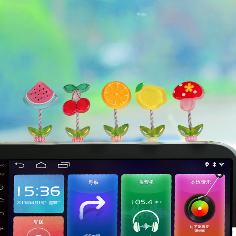 Adornos creativos para automóviles, resorte de la cabeza del automóvil, lindo mobiliario de frutas oscilantes, descompresión, accesorios para automóviles, celebridades de Internet de escritorio