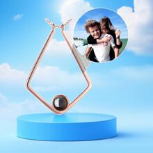 100�N�Z�Ԑ��㶶��ͬ��ͶӰ�� �Ǝ׺����朵���i����䓲���ɫ