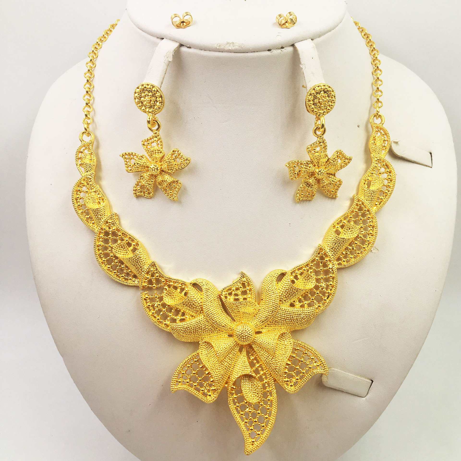 gold jewellery African wedding gifts wom...