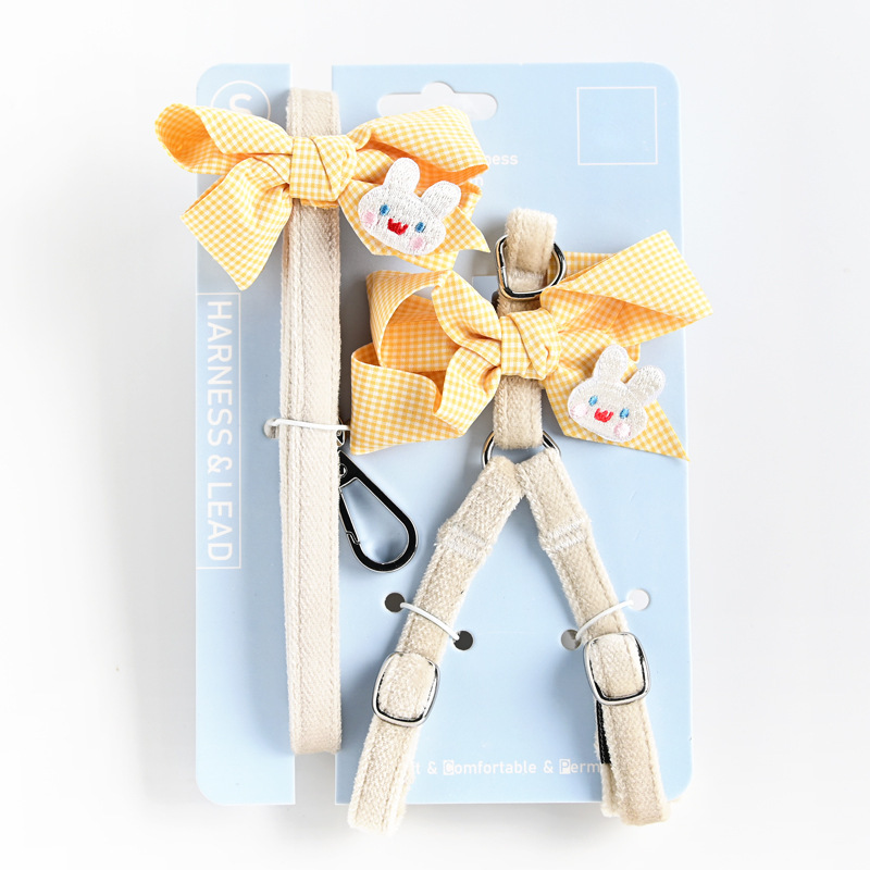 미색 스웨이드 나비