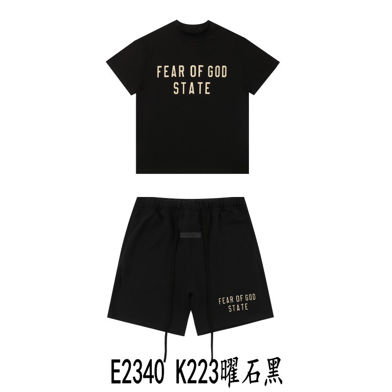 Una pieza de la marca de moda FOG de doble línea ESSENTIALS letra con lema impreso camiseta de manga corta para hombres y mujeres media manga en la calle