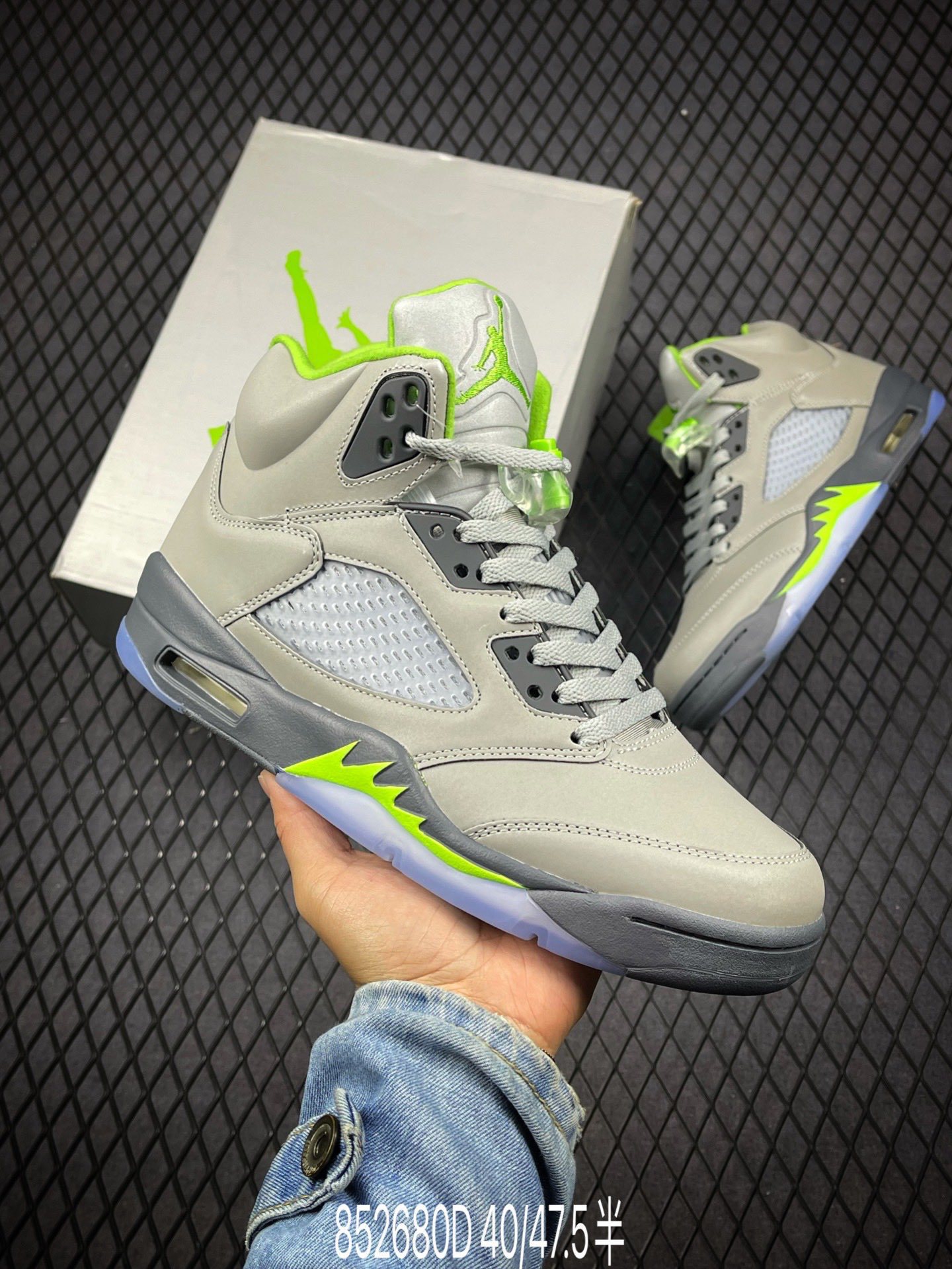 2025 nuevo color AJ5 negro y blanco flujo de arce de batalla real de alto rendimiento retro versátil zapatos deportivos de baloncesto masculino y femenino 3D vertical