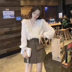长袖蕾丝衬衫女秋装2025年新款法式别致衬衣v领泡泡袖打底衫上衣