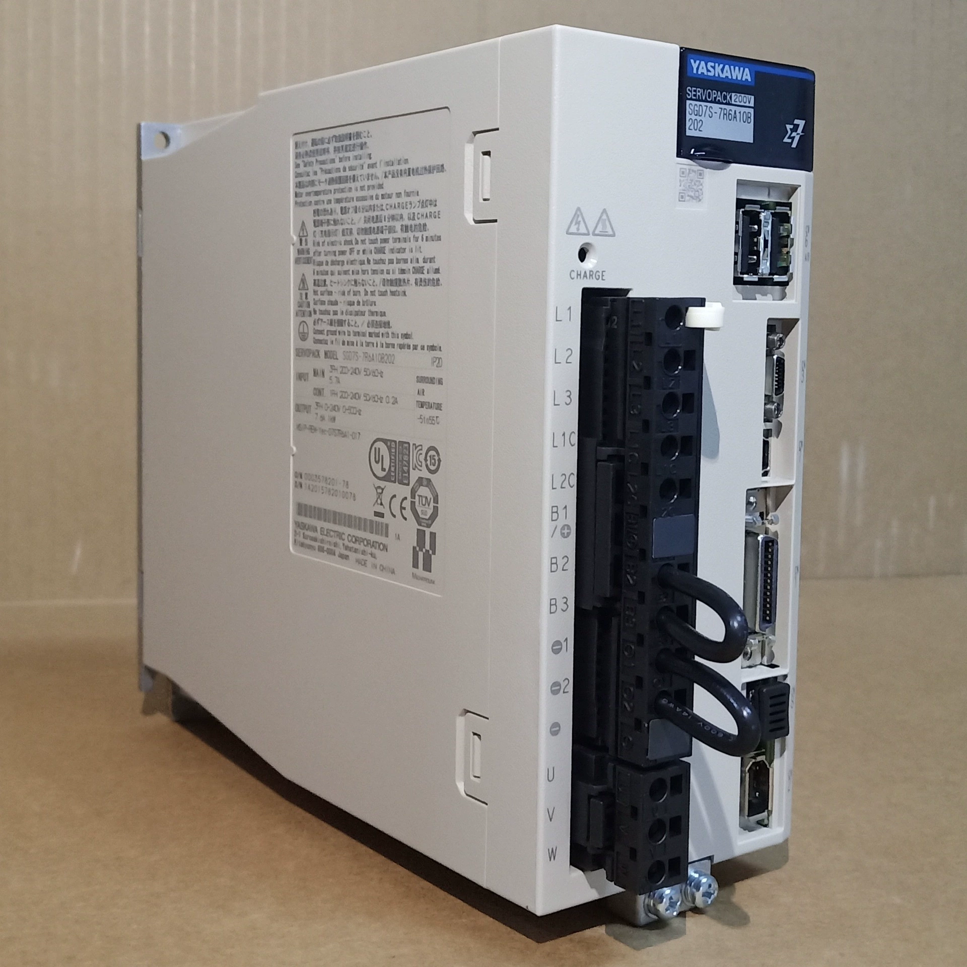 Серводвигатель Yaskawa SGM7J-08AFC6S, драйвер SGD7S-5R5A00A002750W, частотный преобразователь