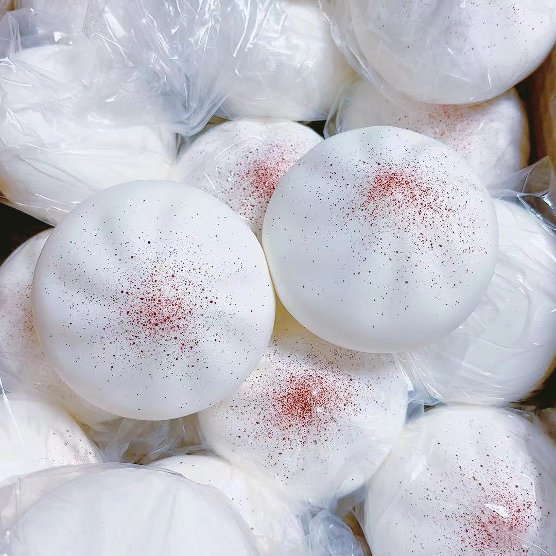 물에 적신 부드러운 오레오 빵 1개 느린 리바운드