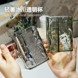 漱口杯;牙刷架;肥皂盒/架