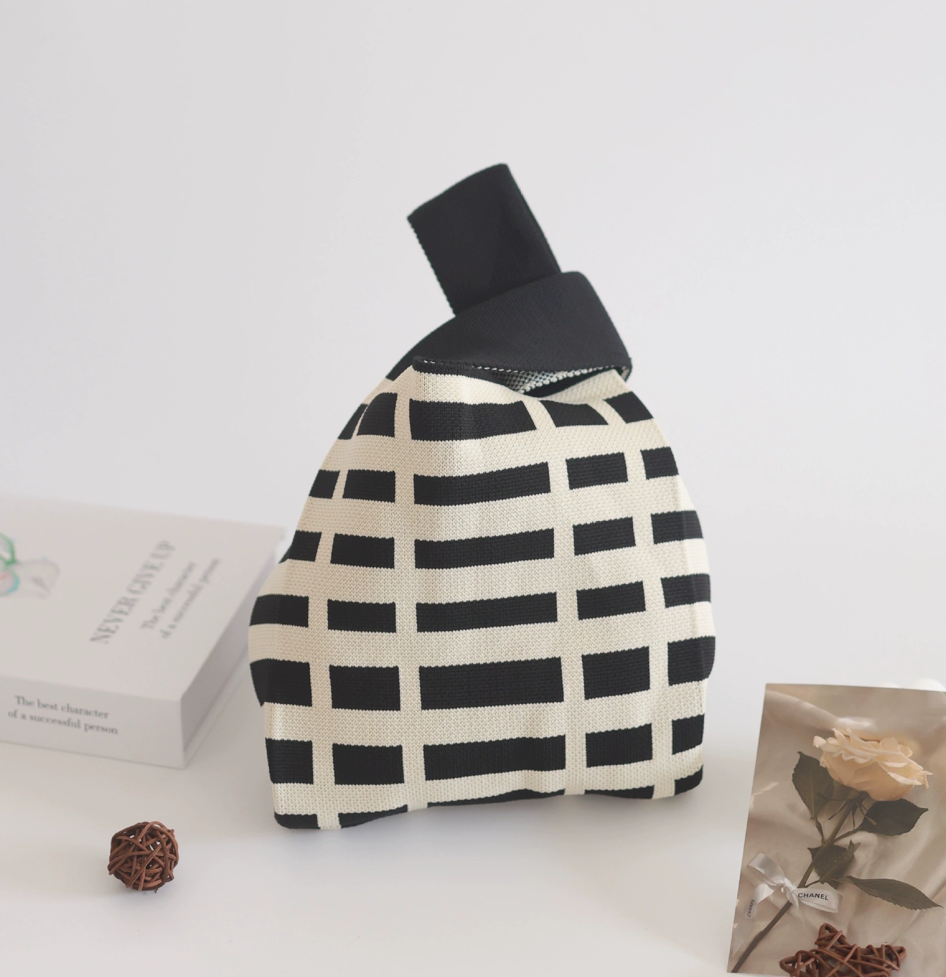 **Trendy Straw Shoulder Bag by 棉立坊 - Perfect for Fashion-Forward Internet Celebrities!**