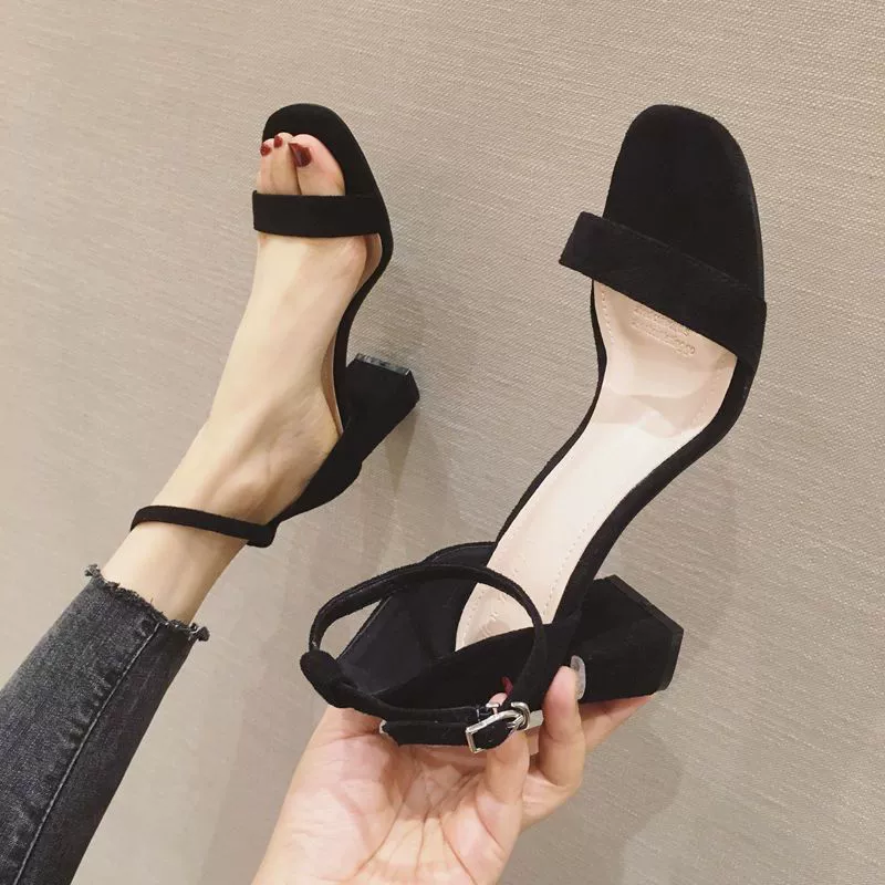 Слова сандалии на пуговленке женский 2021 новый стиль стиль стиль мода дикие туфли на каблуках римские туфли на каблуках феи ветра