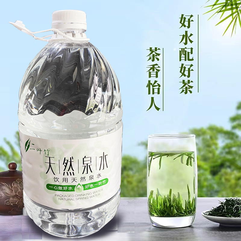 天然山泉水桶に水を入れて大きな桶の水を飲む5Lx4桶x4箱を組み合わせてお茶を入れてスープを煮ます。|undefined