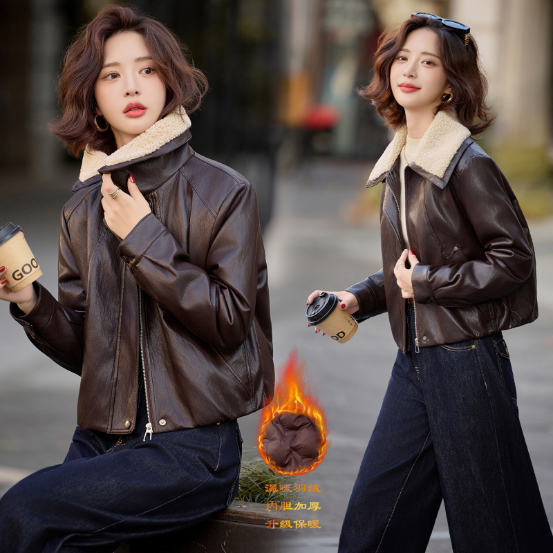 2026 Haining Genuine Leather Women's Short High-End Oil Sheepskin down Jacket with Wool Collar for Petite Figures, Winter Season
