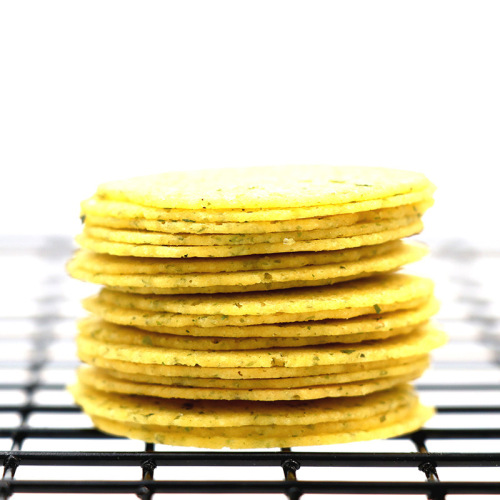 Chaifu non-fried thin crispy corn crisps three flavors original seaweed pepper and salt flavor whole grain potato chips snack food