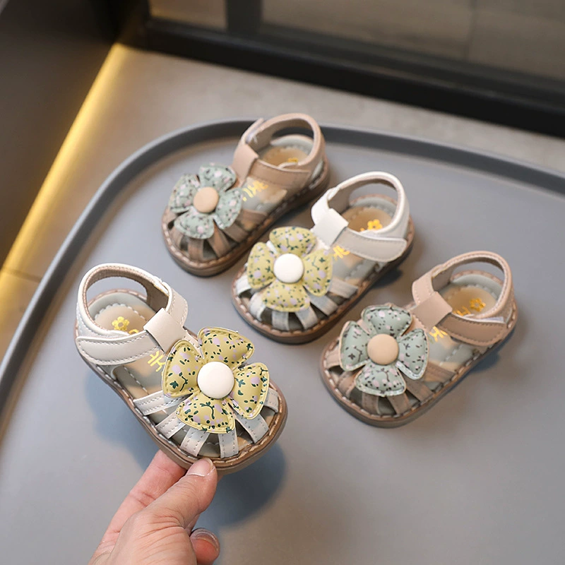 Детские сандалии для принцесс с закрытым носком, дышащие сандалии для младенцев, новый летний стиль для девочек, мягкая подошва для малышей.