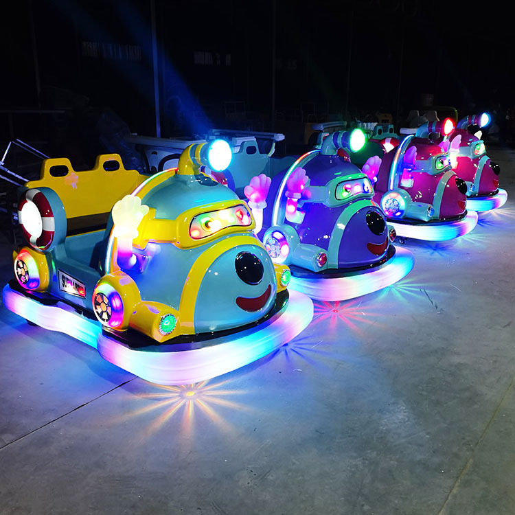 Vehículo todoterreno al aire libre para niños karting eléctrico mayorista para dos personas puede sentarse en línea cuadrada popularidad de los fabricantes de automóviles de choque