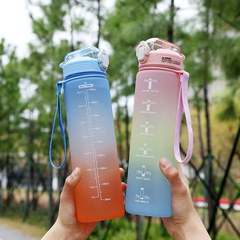 夏の大容量のプラスチックの杯のグラデーションの艶消しのカバーの運動のコップの女性の男性のコップの学生は宇宙のコップを携帯します。