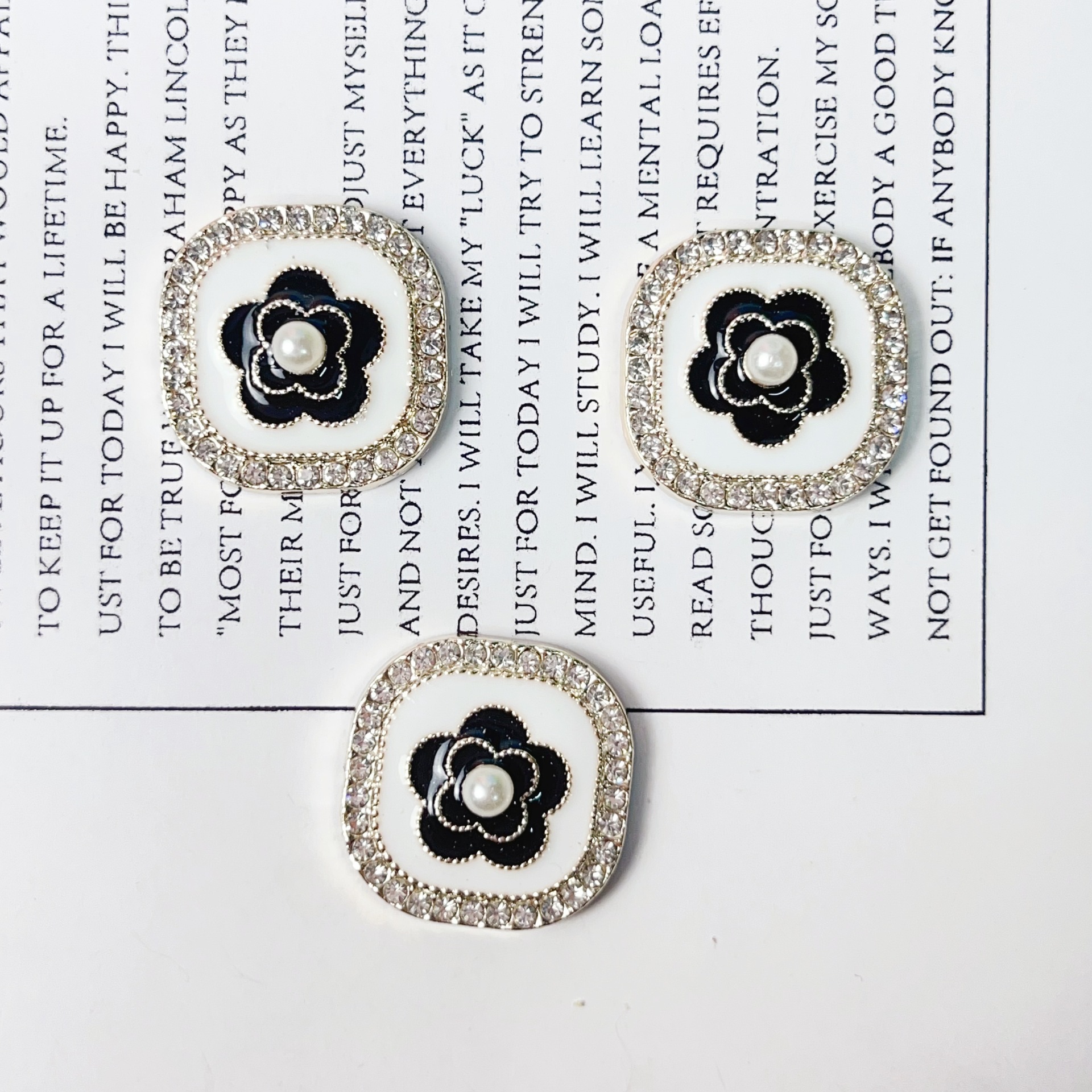 Coreano pequeño arco de perlas fragrantes camellia amor diy accesorios accesorios pinzas de pelo agujeros zapatos bolsos materiales