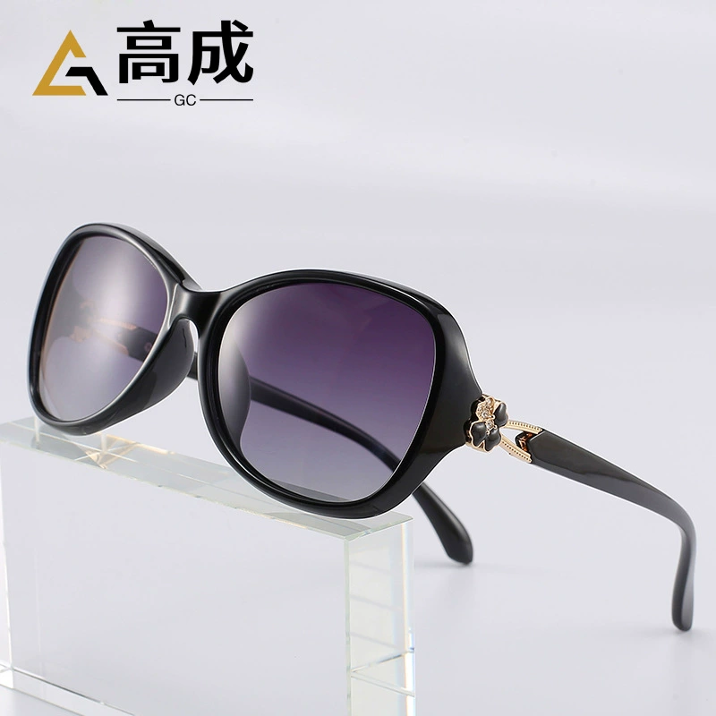 Полноправные женские polarized солнцезащитные очки двухцветные с цветочным стилем пляжный стиль модные водитель зеркальные 2214