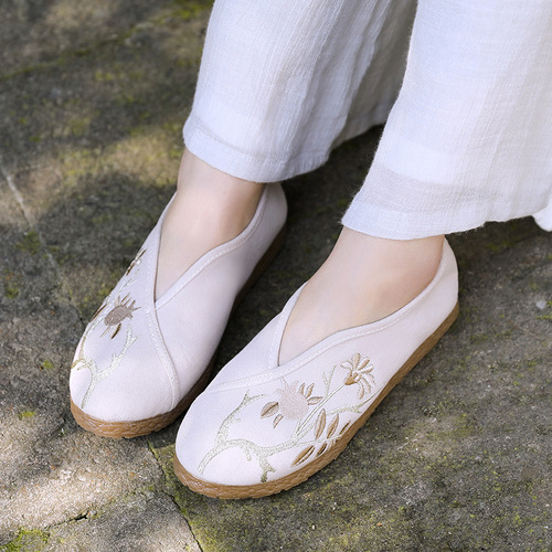 Folk dance Shoes cloth shoes a pedal ancientry hanfu old Beijing cloth shoes embroidered shoes with Folk dance Shoes