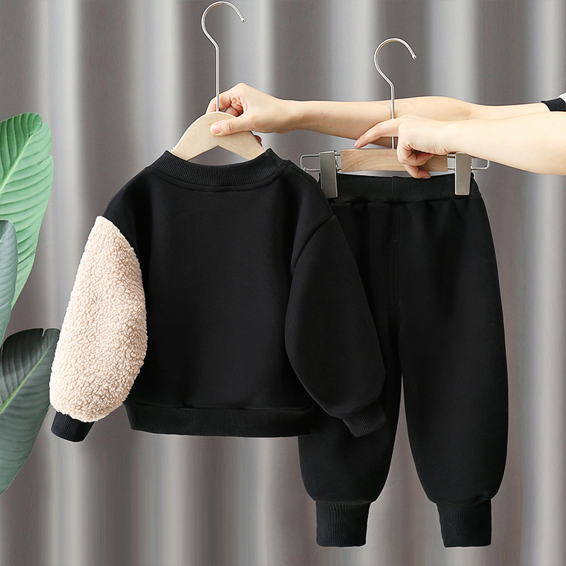 6370 traje de estilo occidental para niños ropa de otoño e invierno 2024 nuevo bebé más suéter de terciopelo traje de dos piezas de invierno de terciopelo