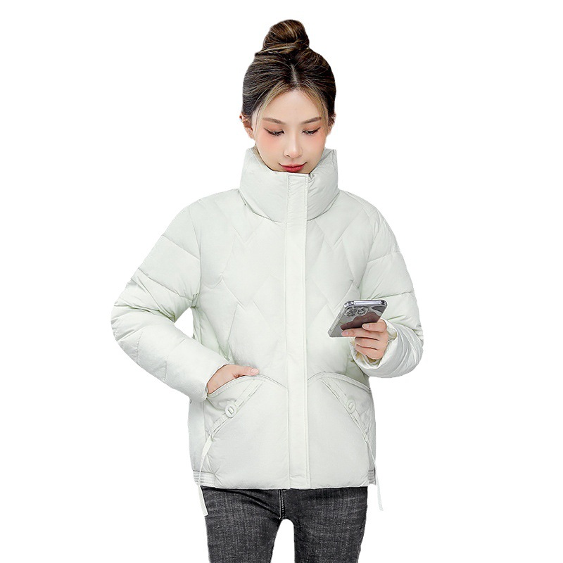 2023 invierno nuevo comercio exterior moda femenina temperamento de viaje simple ligero brillante con ropa de algodón de pluma corta image 5