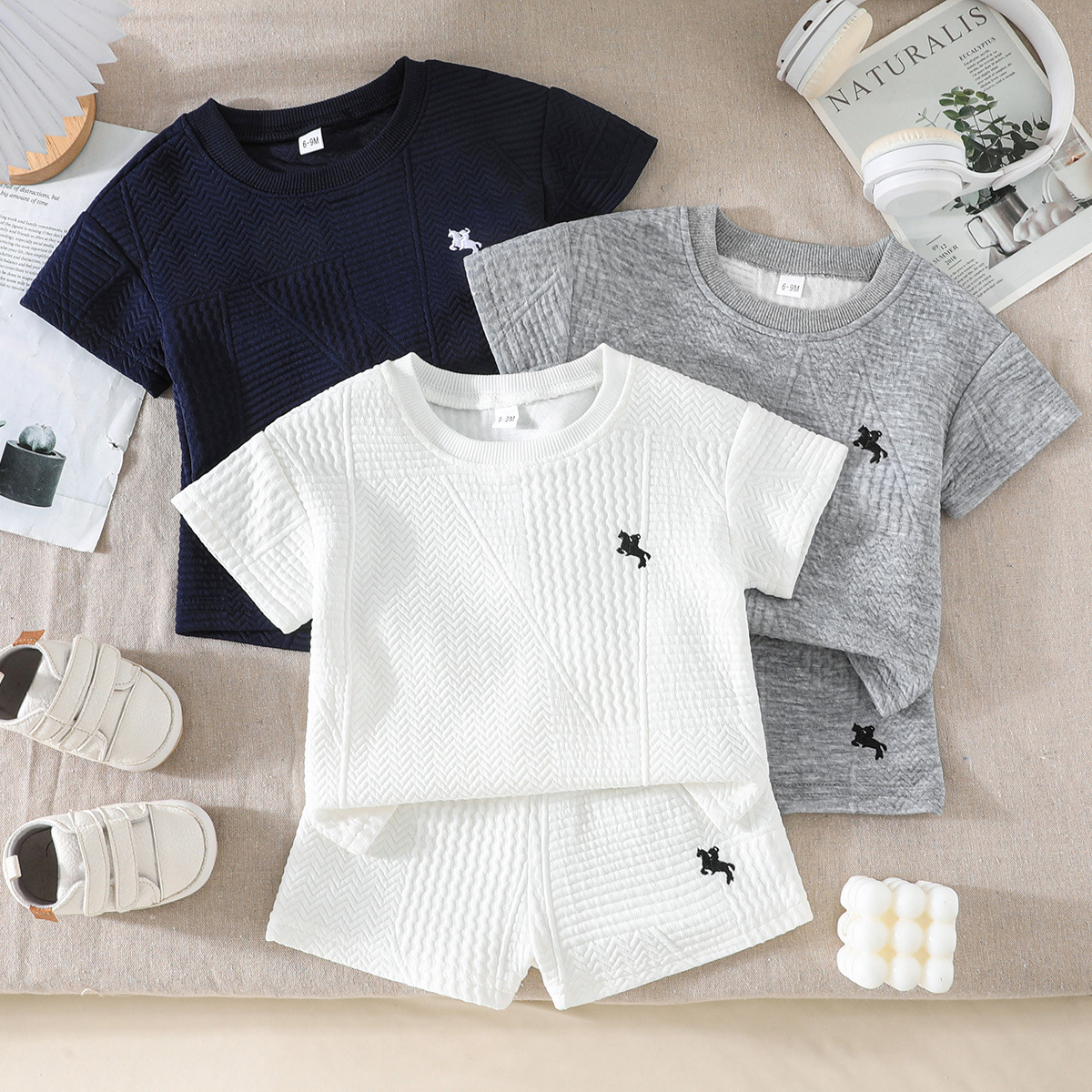 Cross-border 0-3 year old boy simple and comfortable horse racing pattern embroidered T-shirt + shorts set, new summer sports style