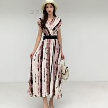 法式轻奢复古无袖V领印花连衣裙女夏季收腰显瘦气质优雅名媛长裙