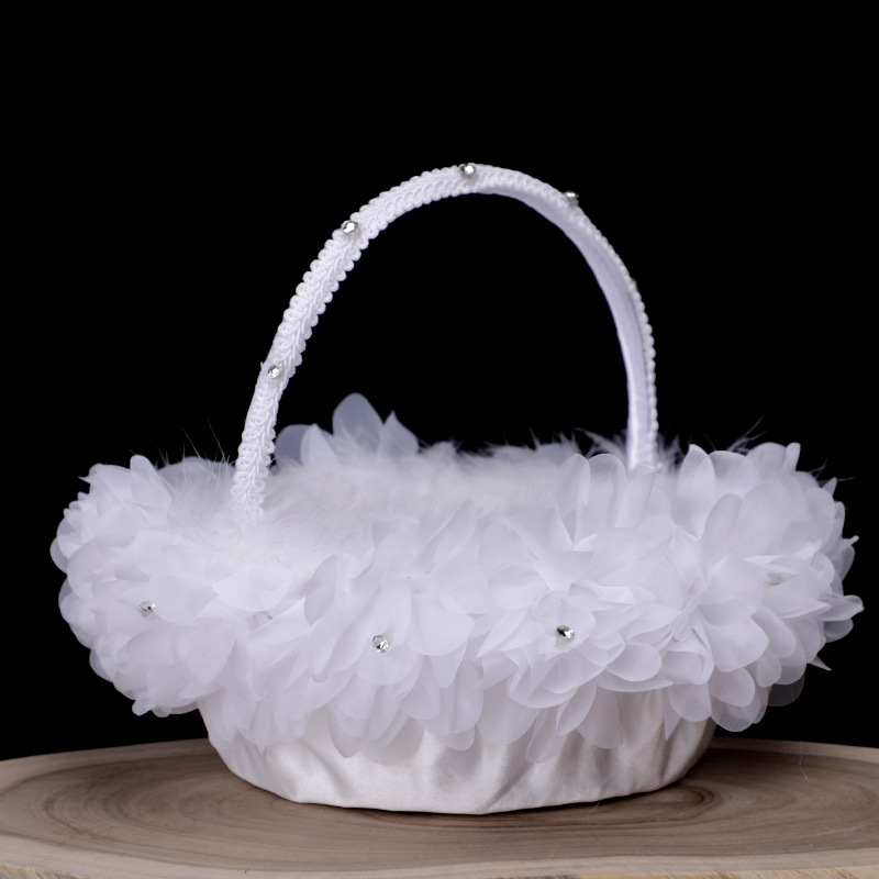 Cross-border Western-style wedding flower child basket white ostrich feather basket creative foldable rose petal basket wholesale