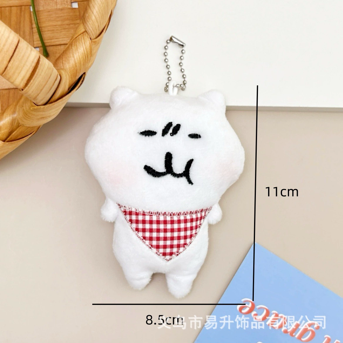Кормовая слюнявая салфетка? Eating bib, plush doll, pendant, scarf, bag decoration -> Переведу как