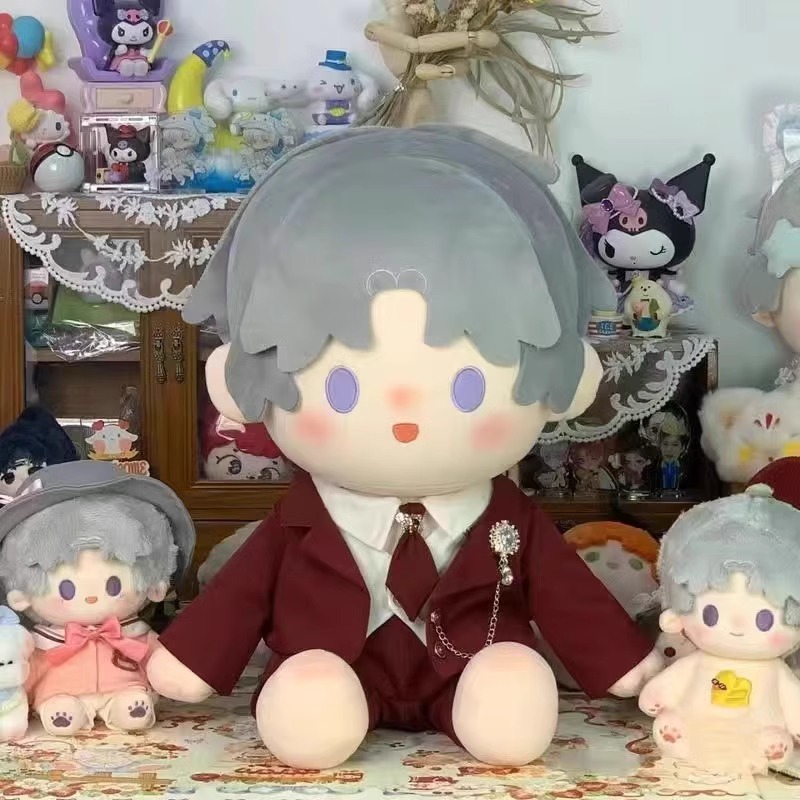 Красный классический костюм