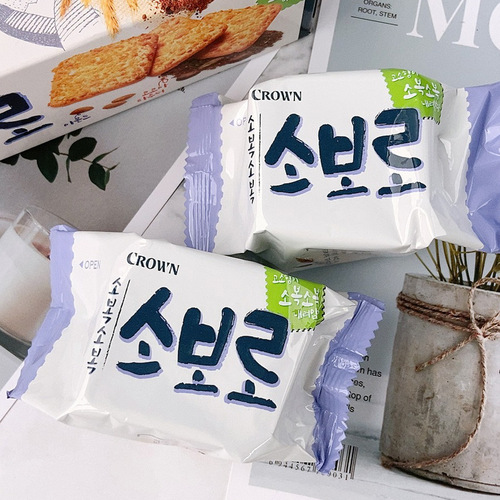 Imported crown Kerian Xiaofu crispy almond biscuits office snacks small package afternoon tea snacks