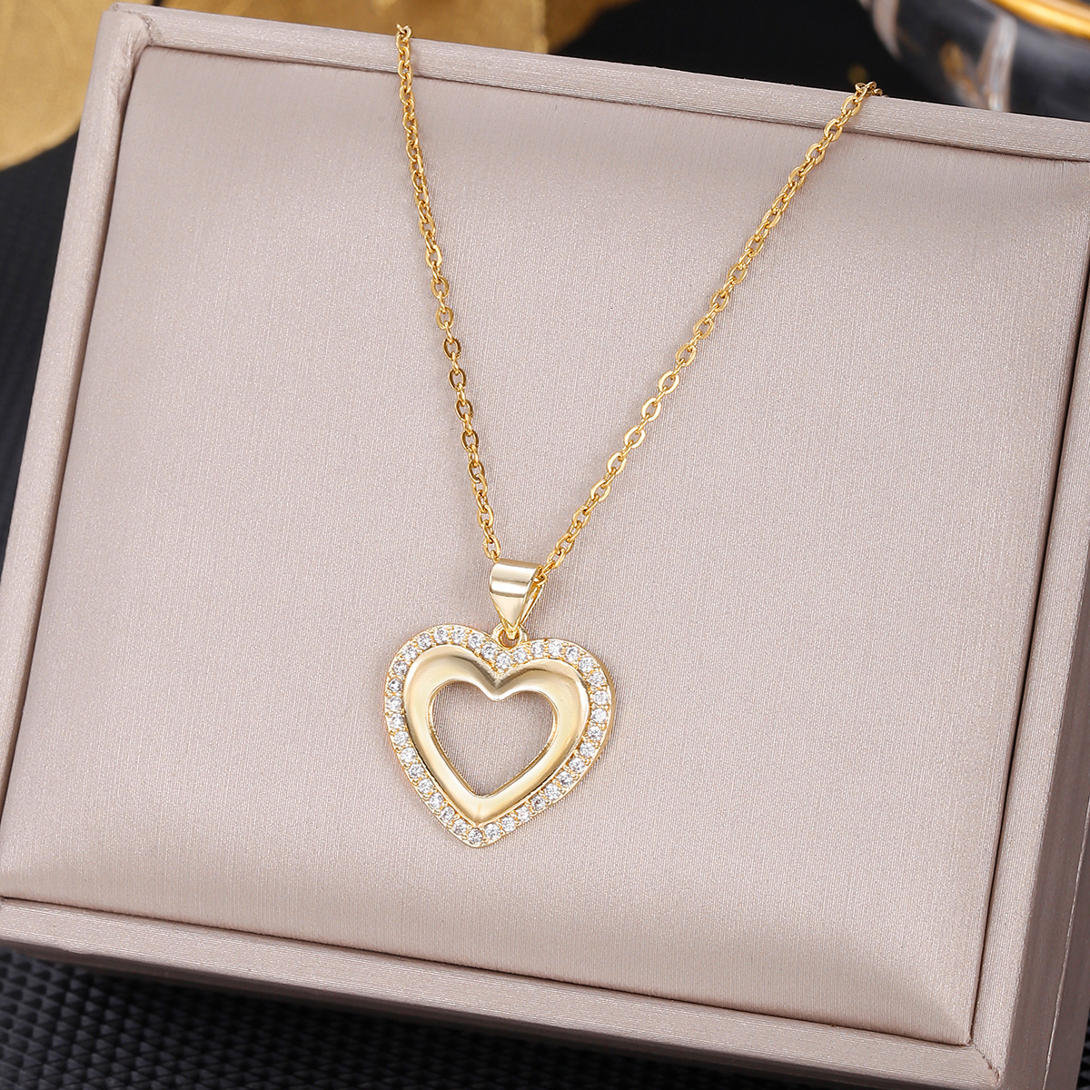 Simple Style Heart Shape Copper Hollow Out Inlay Zircon Pendant Necklace 1 Piece
