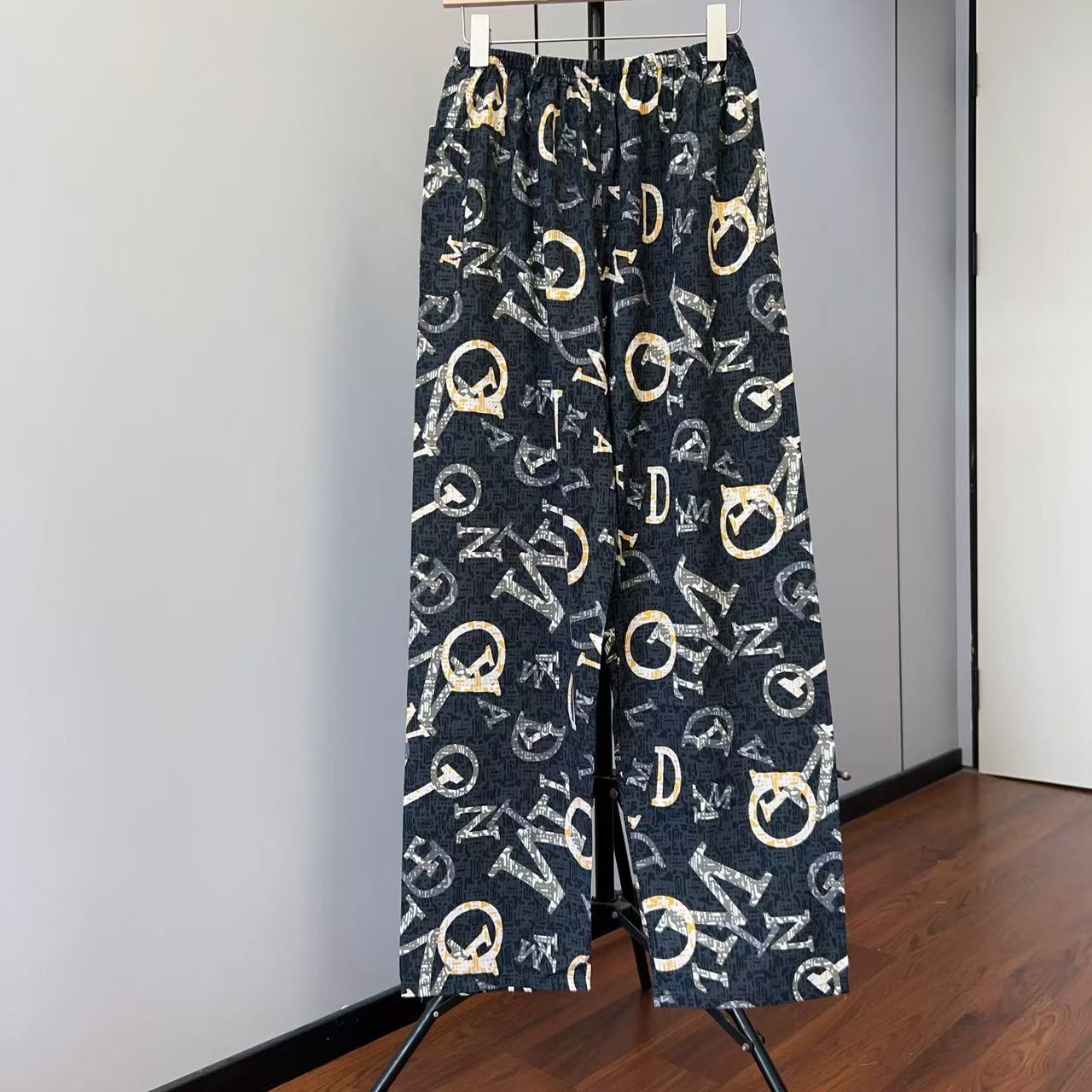 남성용 긴 바지 스타일 6, 다크 그레이 색상, M0 레터링