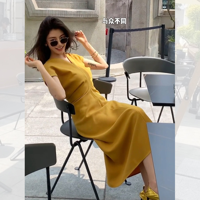 黄色v领雪纺连衣裙2025夏季新款女装感气质修身裙子|undefined