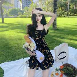 小雏菊小黑裙碎花2023夏季新款吊带连衣裙女茶歇短裙子半身裙性感