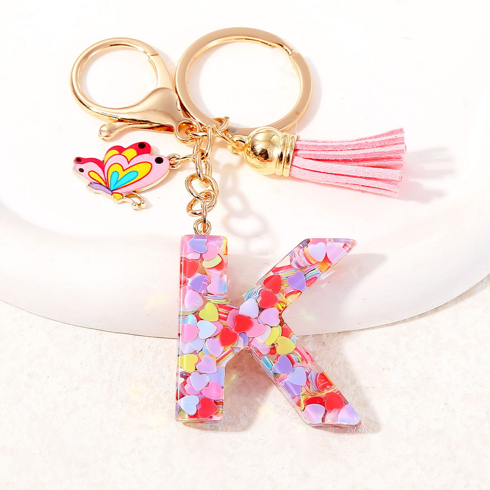 2024 puntos transfronterizos de resina de sequilla rosa 26 letras inglesas llavero colgante mariposa fringe accesorios