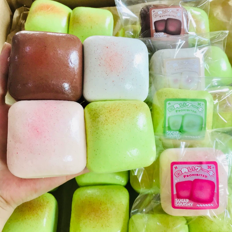 Маленькие гавайские пирожные медленно отскочили и зажимали игрушки для декомпрессии Маленькая красная книга через границу Sugar Squishy